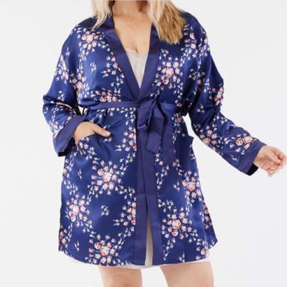 Morgan Lane robe size S/M blue floral